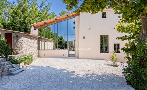 Villa in Bagnols-en-Forêt, Provence-Alpes-Côte d'Azur, France 1