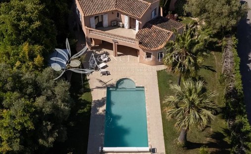 House in Vieille Ville, Antibes, France 1