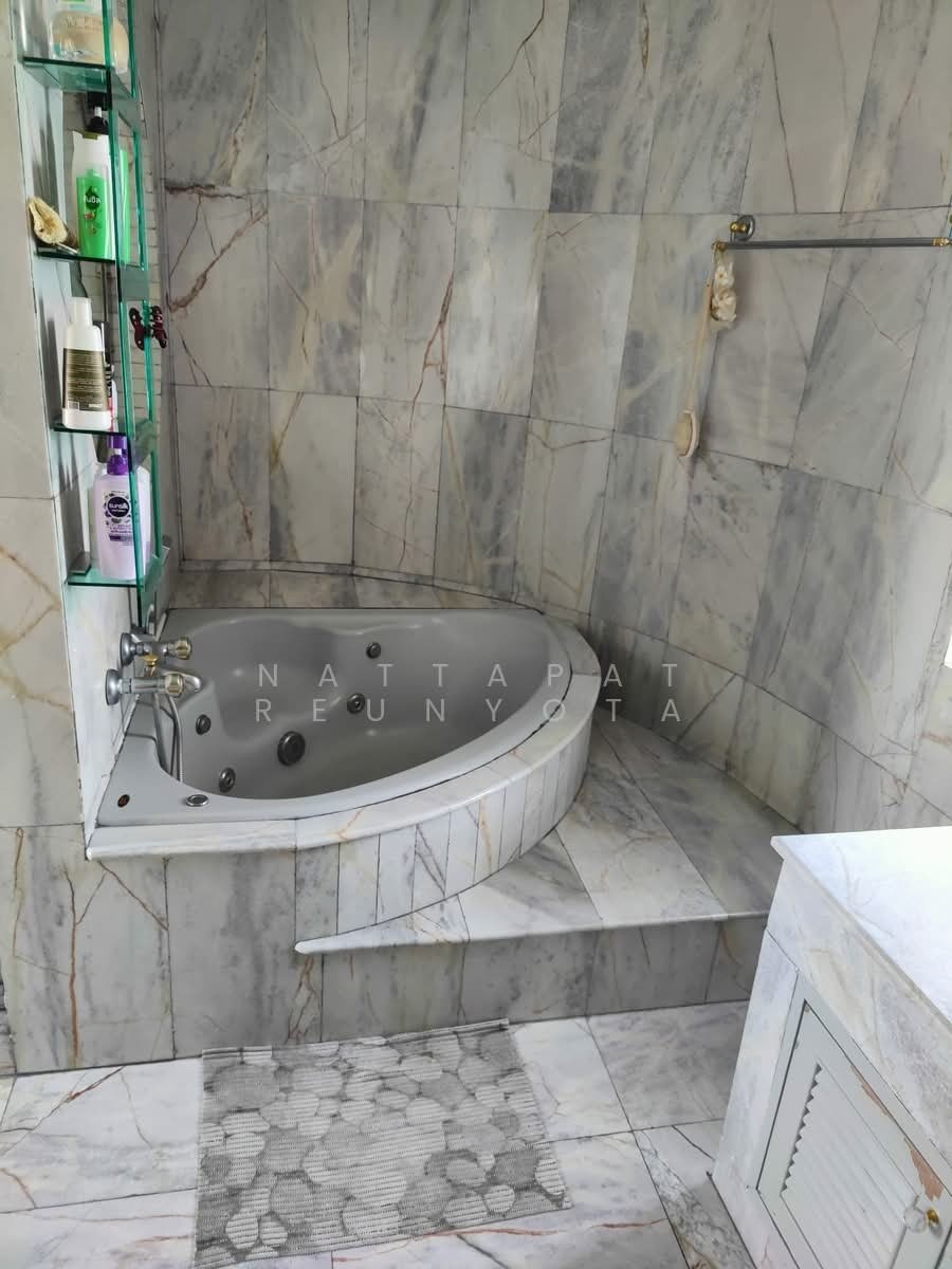 Condo in Bang Lamphu Lang, Krung Thep Maha Nakhon, Thailand 4 - 18253358