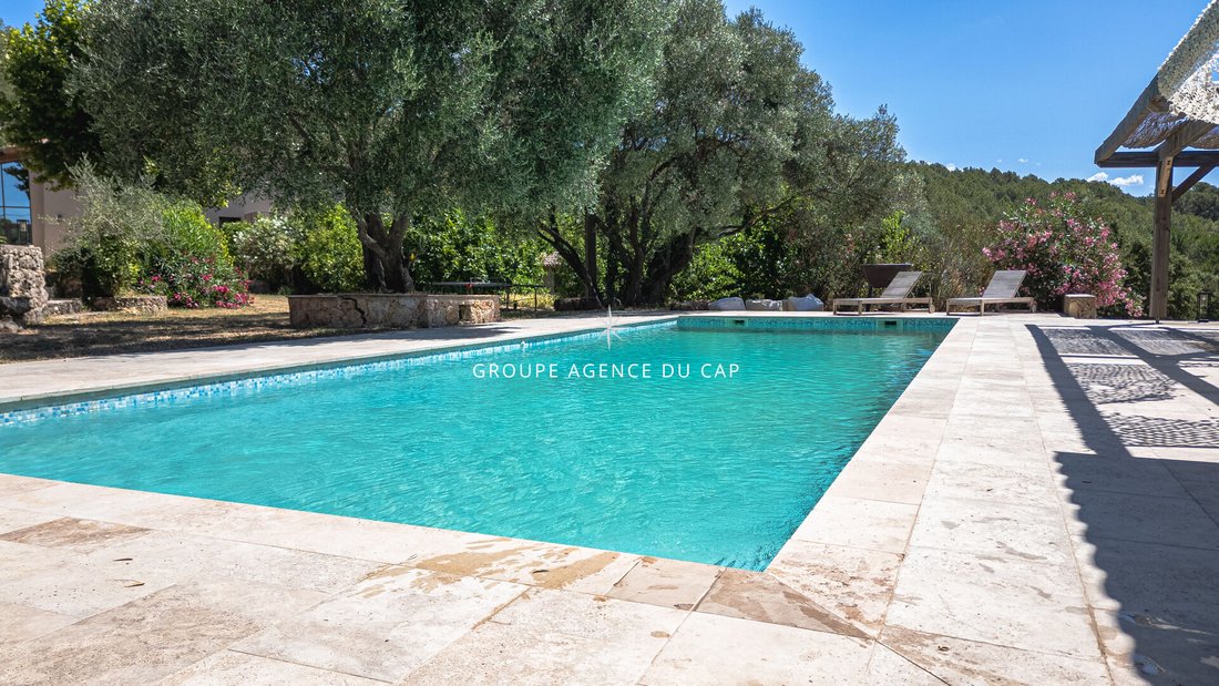 Villa in Bagnols-en-Forêt, Provence-Alpes-Côte d'Azur, France 4 - 18252379