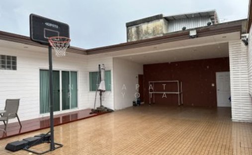 House in Lat Yao, Bangkok, Thailand 1