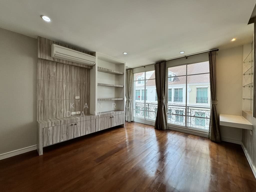 Townhouse in Bangkok, Krung Thep Maha Nakhon, Thailand 2 - 18255470