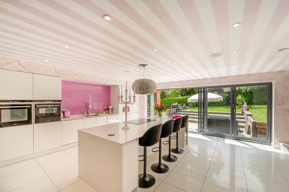 House in Beaumont, Broxbourne, England 2 - 18254371