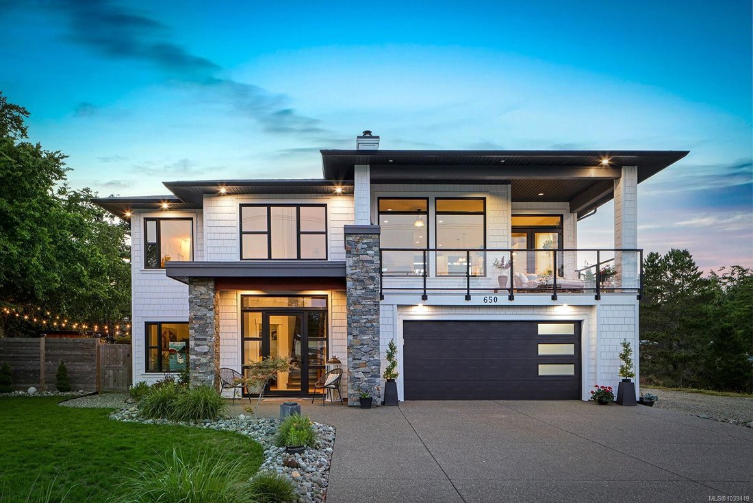 House in Comox, British Columbia, Canada 2 - 18255572