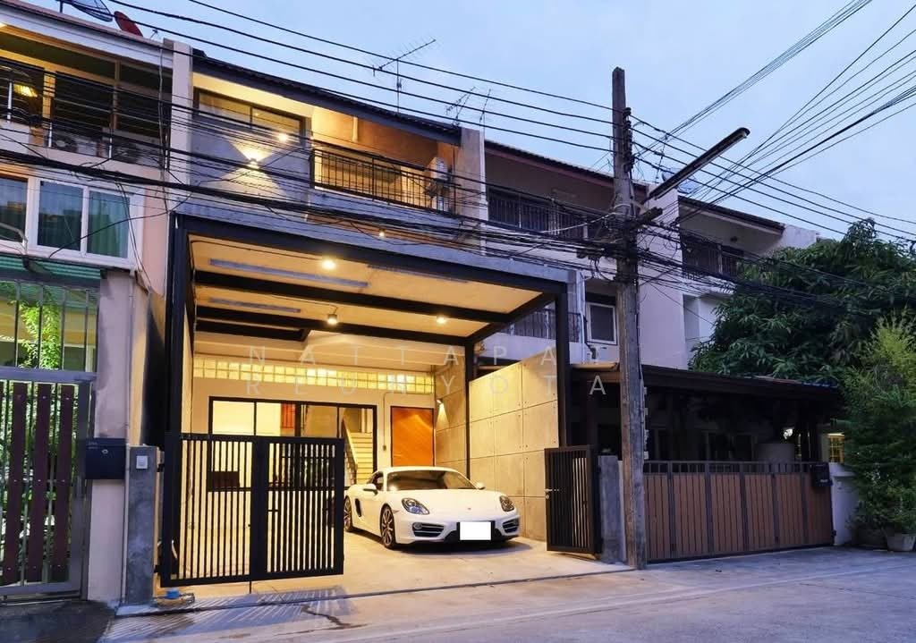 Townhouse in Bangkok, Krung Thep Maha Nakhon, Thailand 2 - 18253597