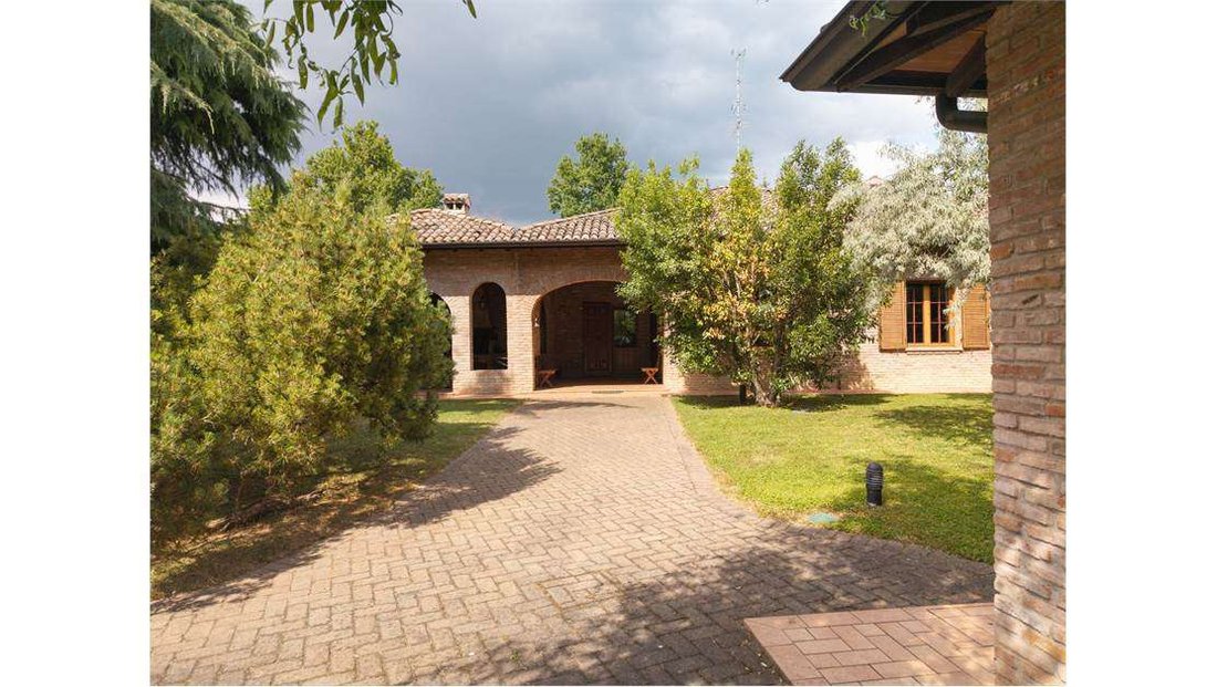 Villa in Castelnuovo Rangone, Emilia-Romagna, Italy 2 - 18250344