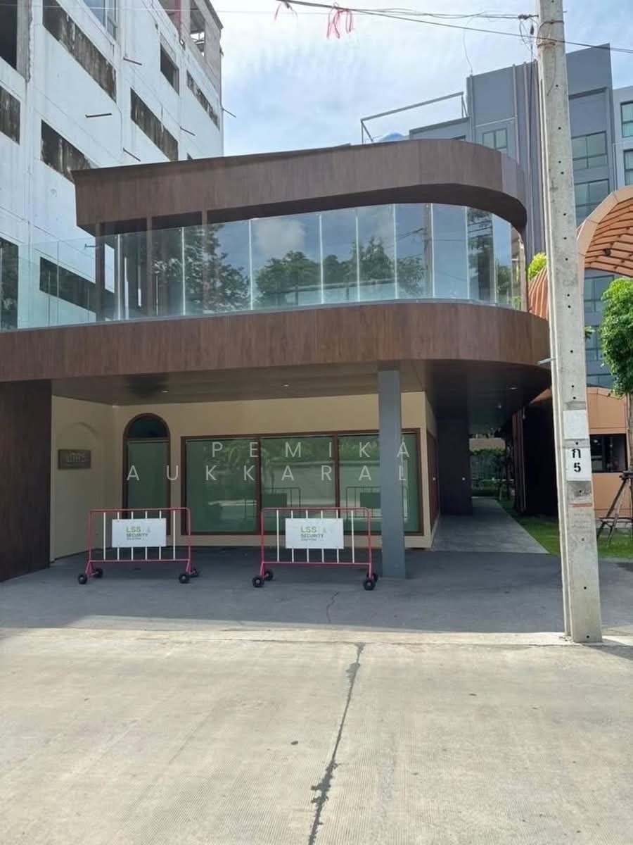 Townhouse in Phra Khanong Nuea, Bangkok, Thailand 1 - 18255081