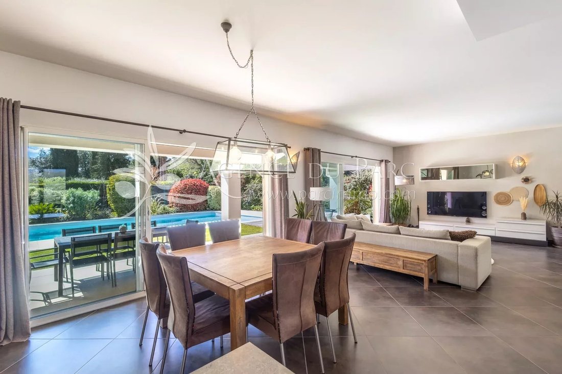 Villa in Nord, Roquefort-les-Pins, France 5 - 17756626
