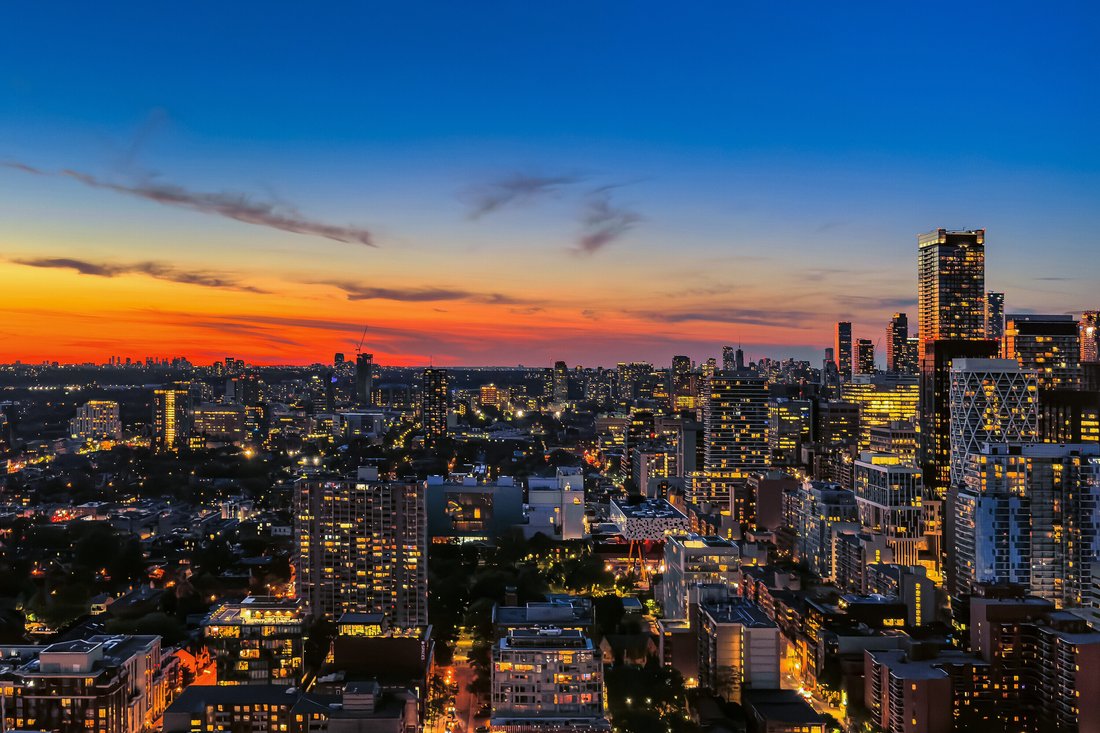 Condo in Toronto, Ontario, Canada 1 - 18249638
