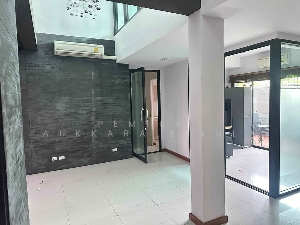 Condo in Khlong Chaokhunsing, Bangkok, Thailand 4 - 18253020