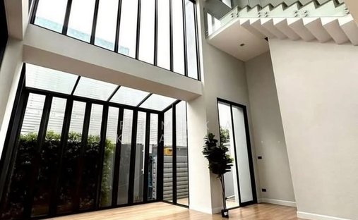 House in Bangkok, Krung Thep Maha Nakhon, Thailand 1