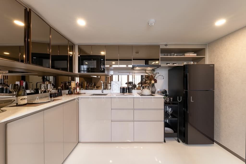 Condo in Thung Phaya Thai, Bangkok, Thailand 1 - 18254323