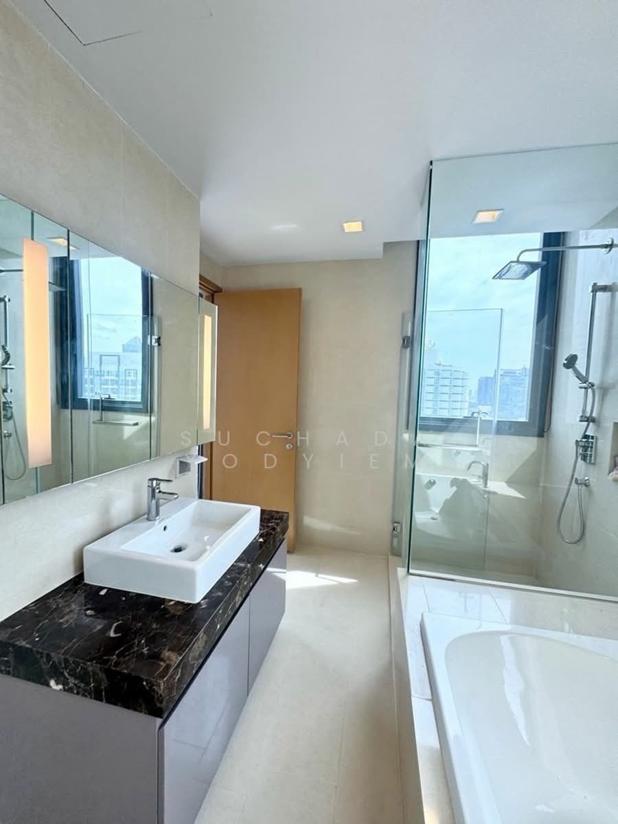 Condo in Khlong Toei, Krung Thep Maha Nakhon, Thailand 2 - 18253409