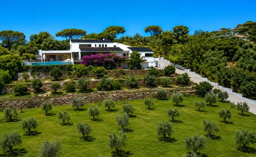 House in Hyeres, Provence-Alpes-Côte d'Azur, France 1