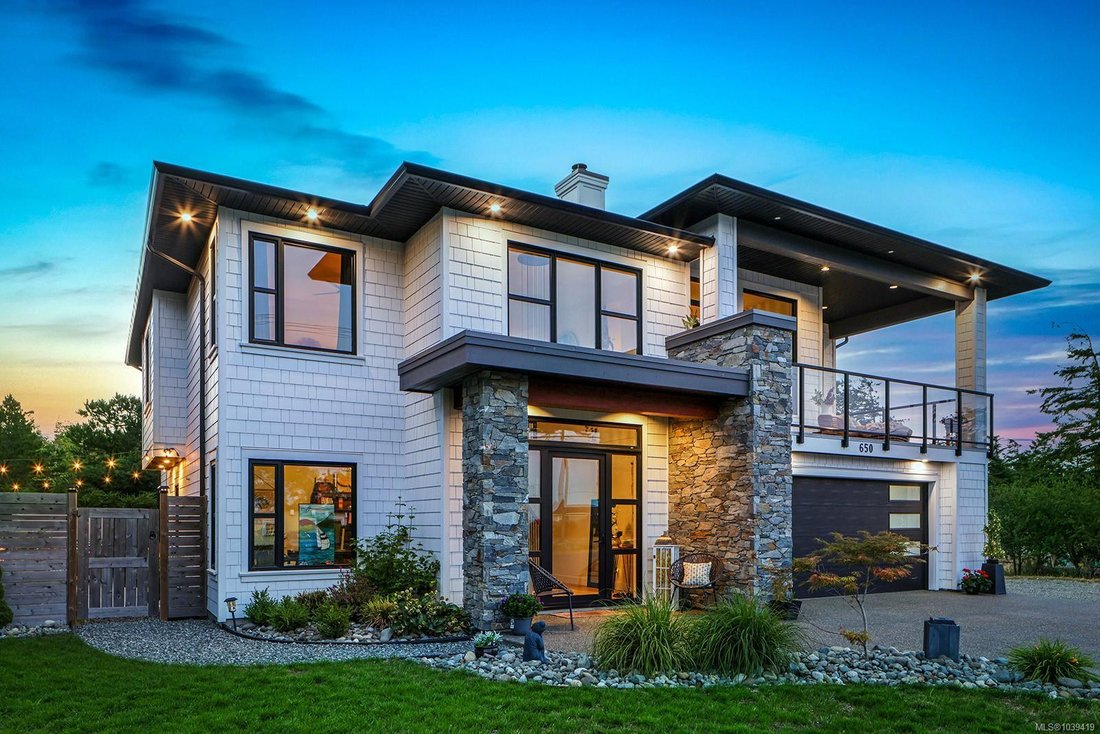 House in Comox, British Columbia, Canada 1 - 18255572