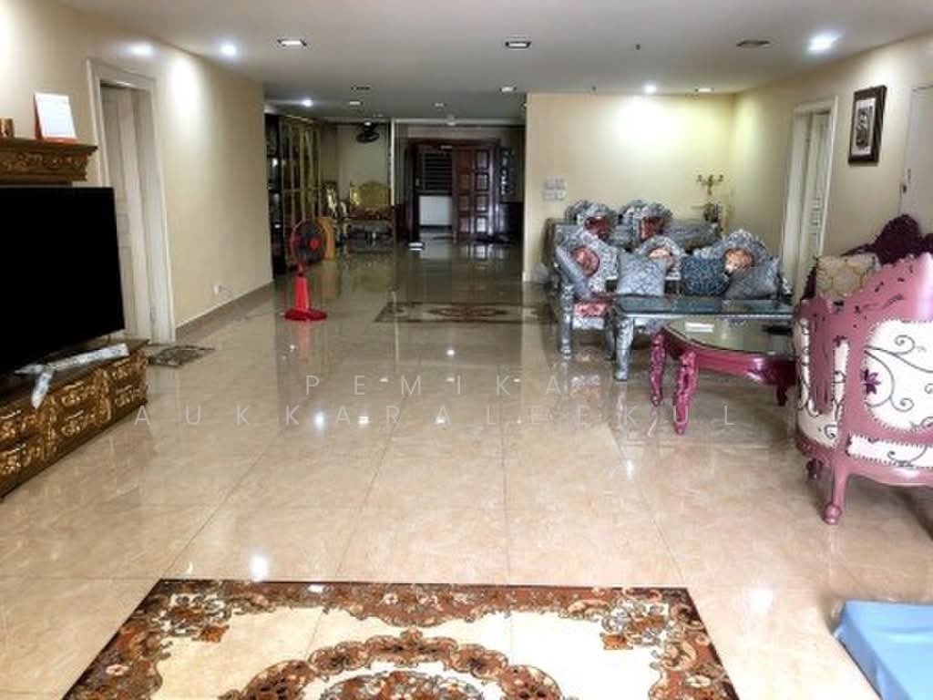 Condo in Khlong Toei, Krung Thep Maha Nakhon, Thailand 2 - 18252572
