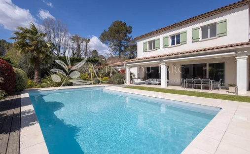 Villa in Nord, Roquefort-les-Pins, France 1