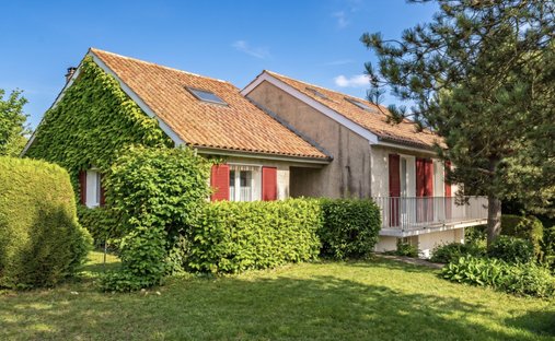 House in La Tour-de-Salvagny, Auvergne-Rhône-Alpes, France 1