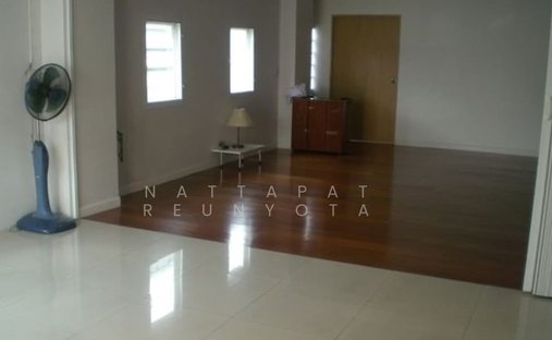 Townhouse in Rong Mueang, Bangkok, Thailand 1