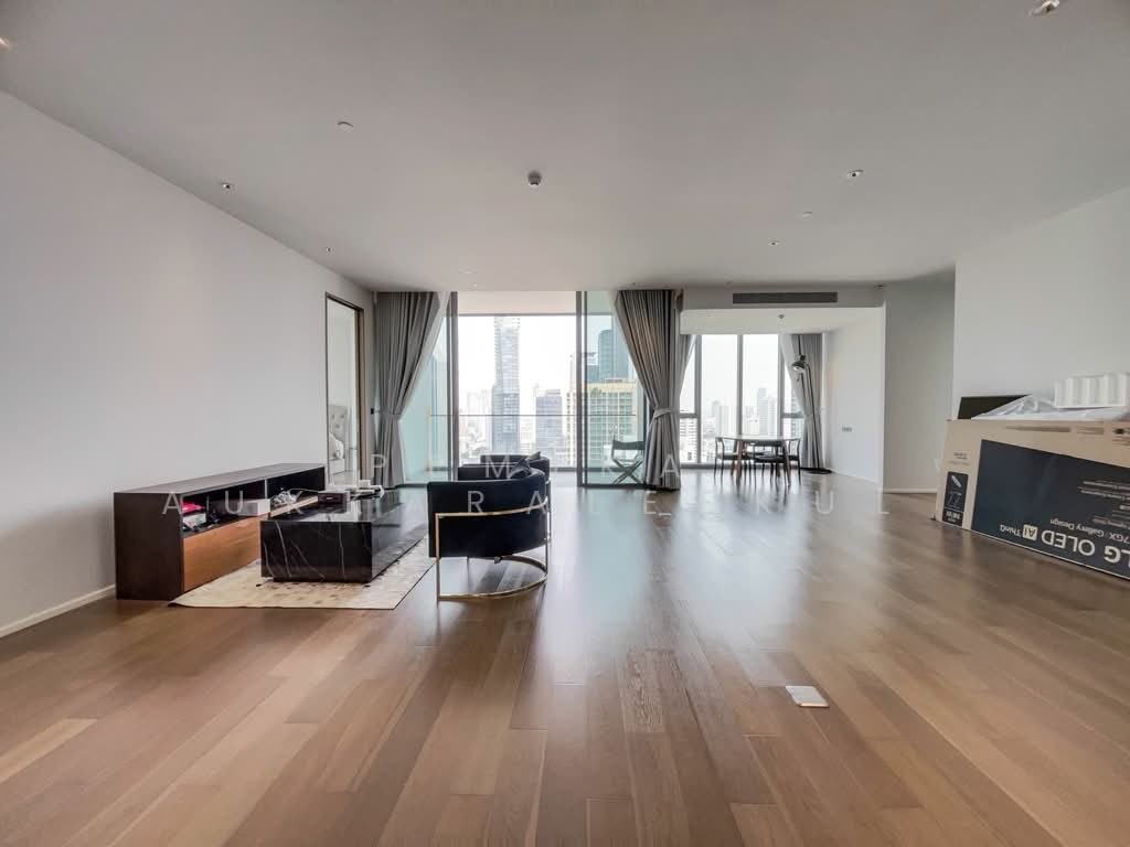 Condo in Khlong Toei, Krung Thep Maha Nakhon, Thailand 1 - 18252640