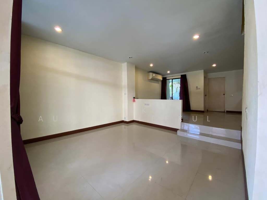 Townhouse in Bangkok, Krung Thep Maha Nakhon, Thailand 3 - 18253200