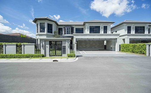House in Hua Mak, Bangkok, Thailand 1