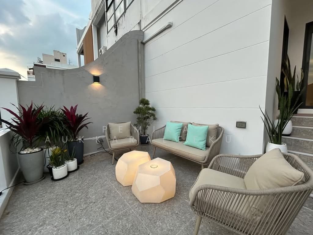 Townhouse in Samsen Nok, Bangkok, Thailand 3 - 18254730