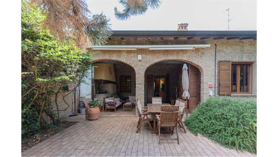Villa in Castelnuovo Rangone, Emilia-Romagna, Italy 4 - 18250344