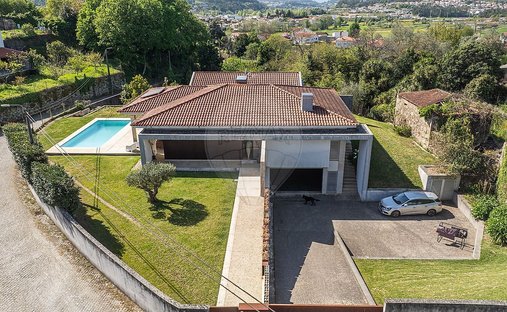 House in Morreira e Trandeiras, Braga, Portugal 1