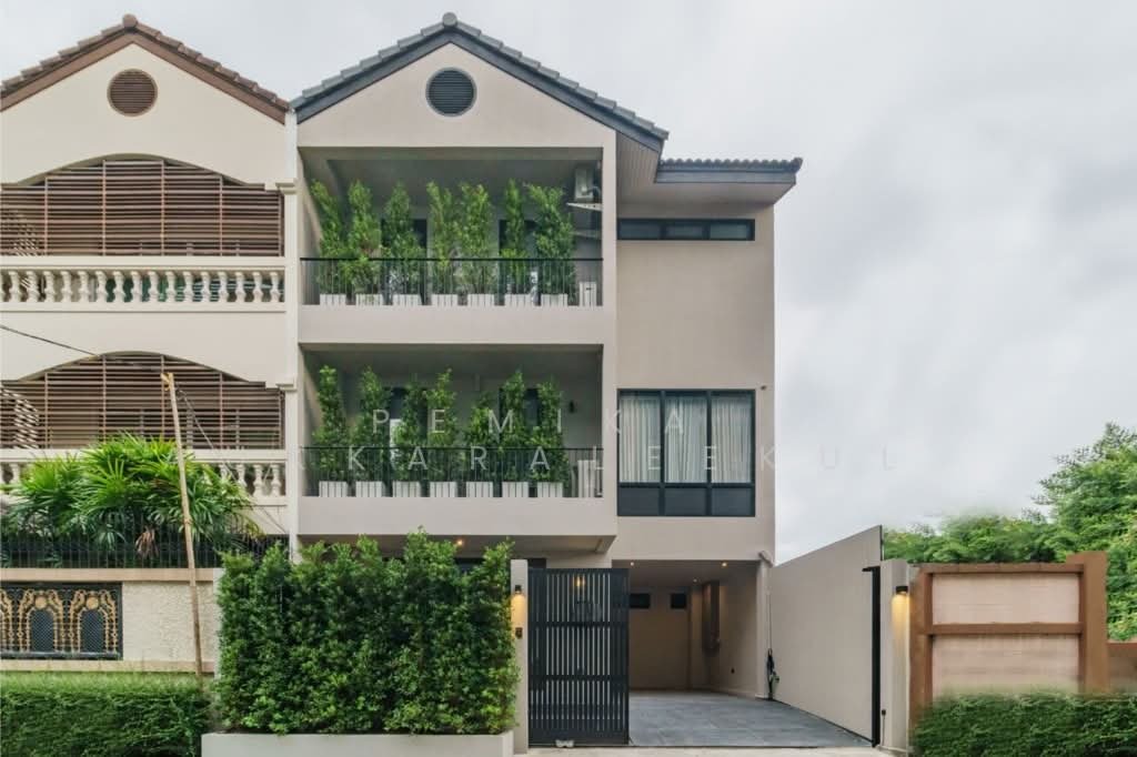 Townhouse in Phra Khanong Nuea, Bangkok, Thailand 1 - 18252923