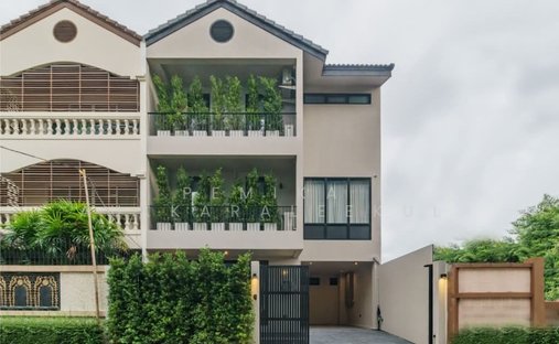 Townhouse in Phra Khanong Nuea, Bangkok, Thailand 1