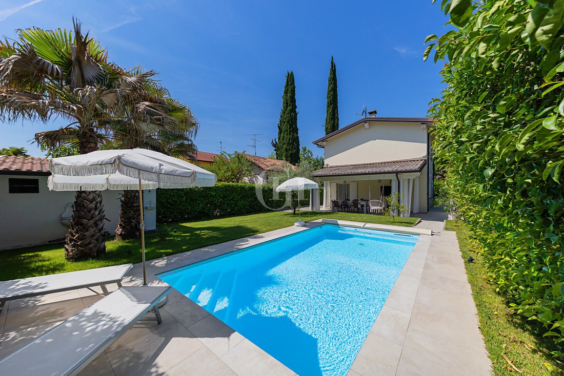 Villa in Punta Grò - Chiodi - Rovizza, Sirmione, Lombardy 1 - 18257401