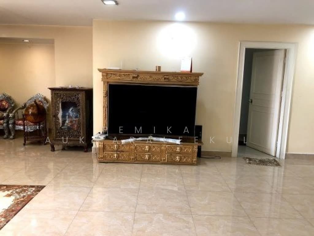 Condo in Khlong Toei, Krung Thep Maha Nakhon, Thailand 3 - 18252572