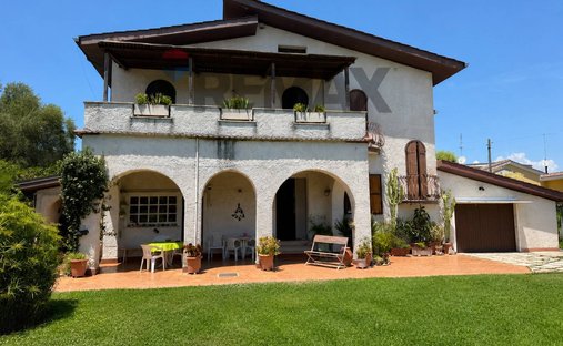 Villa in Infernetto, Rome, Lazio 1