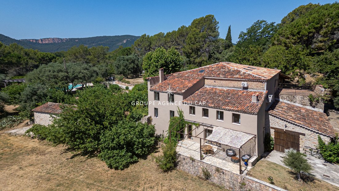 Villa in Bagnols-en-Forêt, Provence-Alpes-Côte d'Azur, France 3 - 18252379