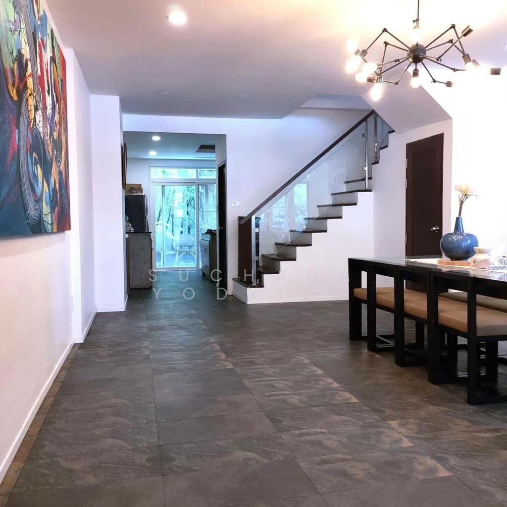 Townhouse in Phra Khanong Nuea, Bangkok, Thailand 1 - 18252559