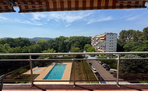 Apartment in Granettes-Jauberte-Sainte Anne, Aix-en-Provence, France 1