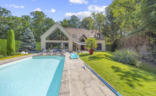 House in Ouest, Lamorlaye, France 1