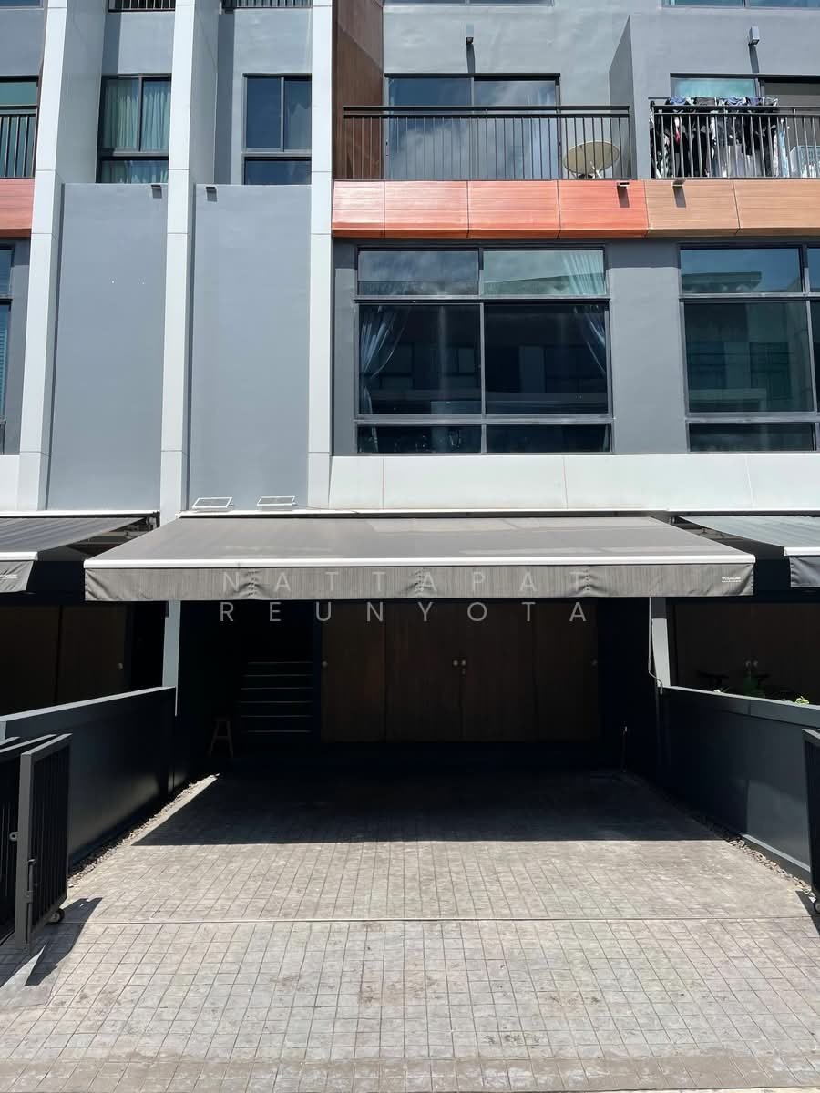 Townhouse in Chong Nonsi, Krung Thep Maha Nakhon, Thailand 1 - 18253189