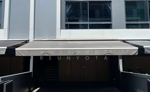 Townhouse in Chong Nonsi, Krung Thep Maha Nakhon, Thailand 1