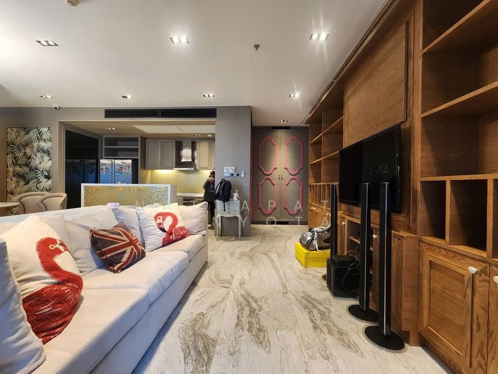 Condo in Khlong Toei, Krung Thep Maha Nakhon, Thailand 3 - 18252676