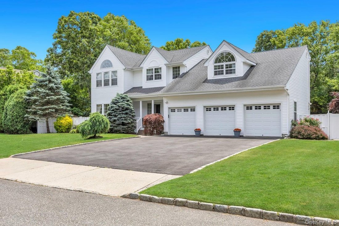 House in Centereach, New York, United States 1 - 18251344