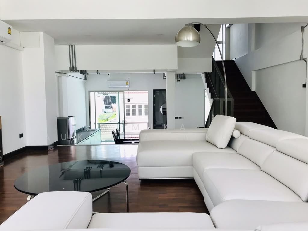 Condo in Khlong Toei, Krung Thep Maha Nakhon, Thailand 1 - 18255950