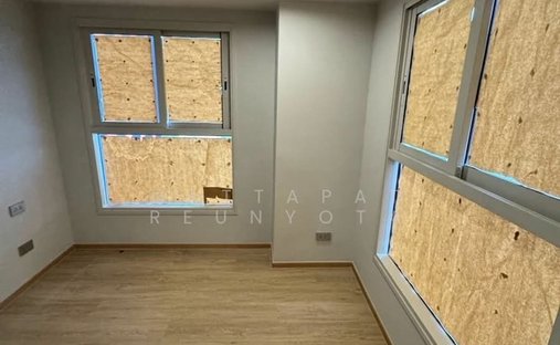 Condo in Si Phraya, Bangkok, Thailand 1