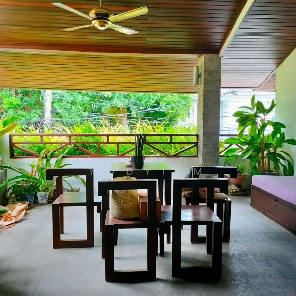 Townhouse in Phra Khanong Nuea, Bangkok, Thailand 4 - 18252559