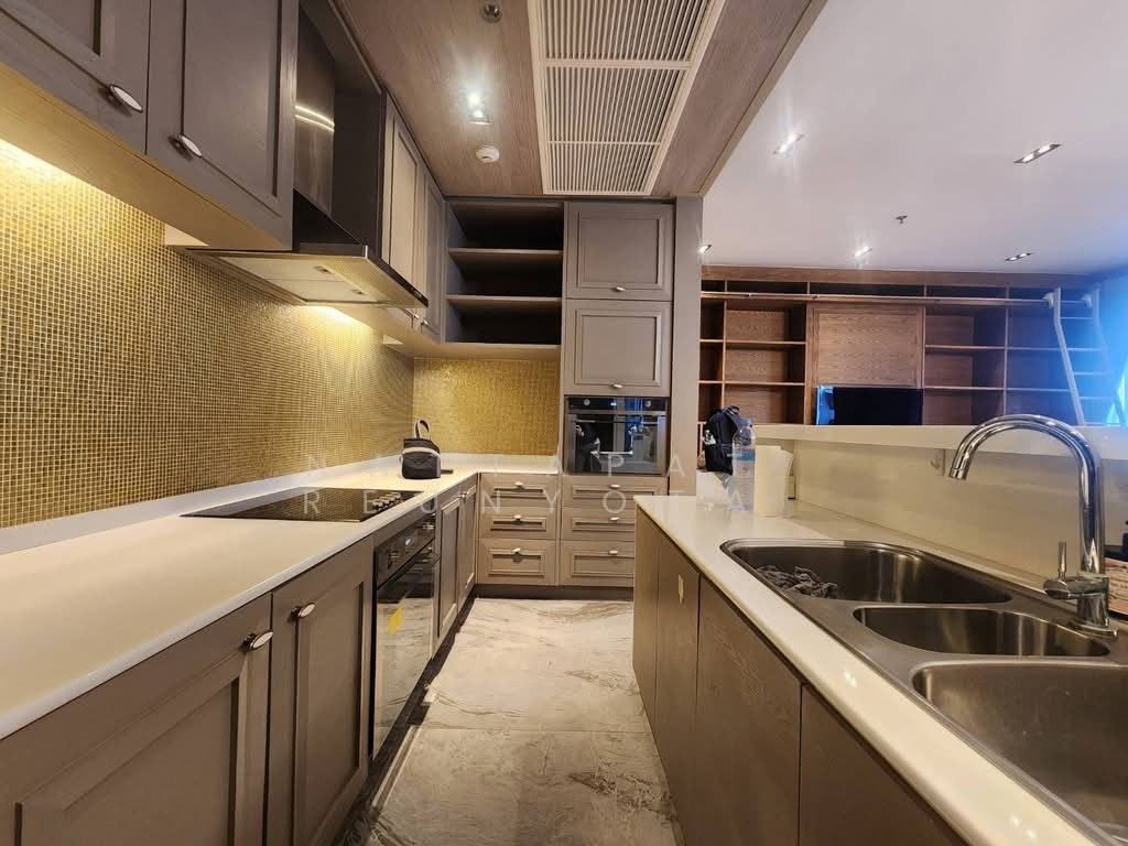 Condo in Khlong Toei, Krung Thep Maha Nakhon, Thailand 2 - 18252676