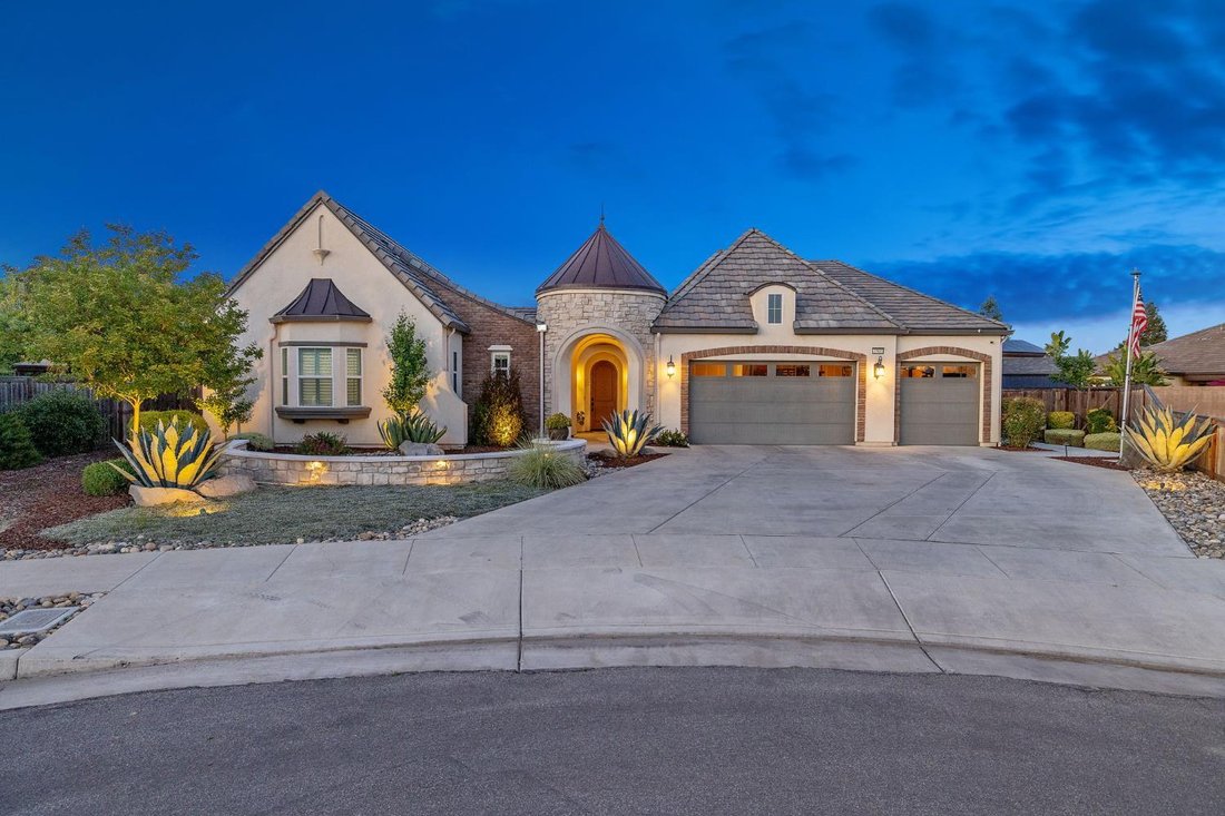 House in Visalia, California, United States 1 - 18253367