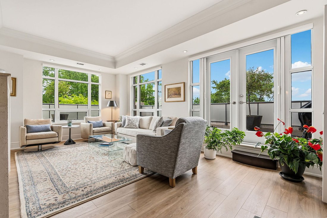 Condo in Toronto, Ontario, Canada 1 - 18258064