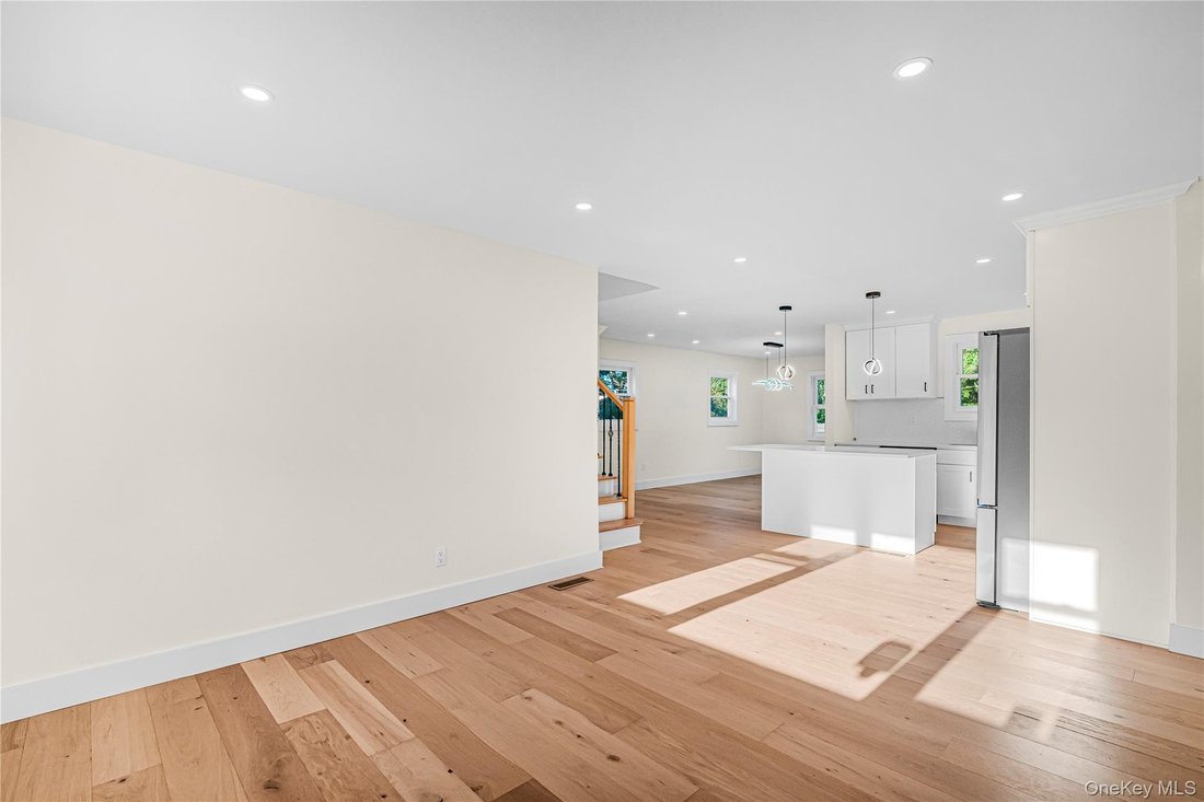 House in Seaford, New York, United States 3 - 18254741