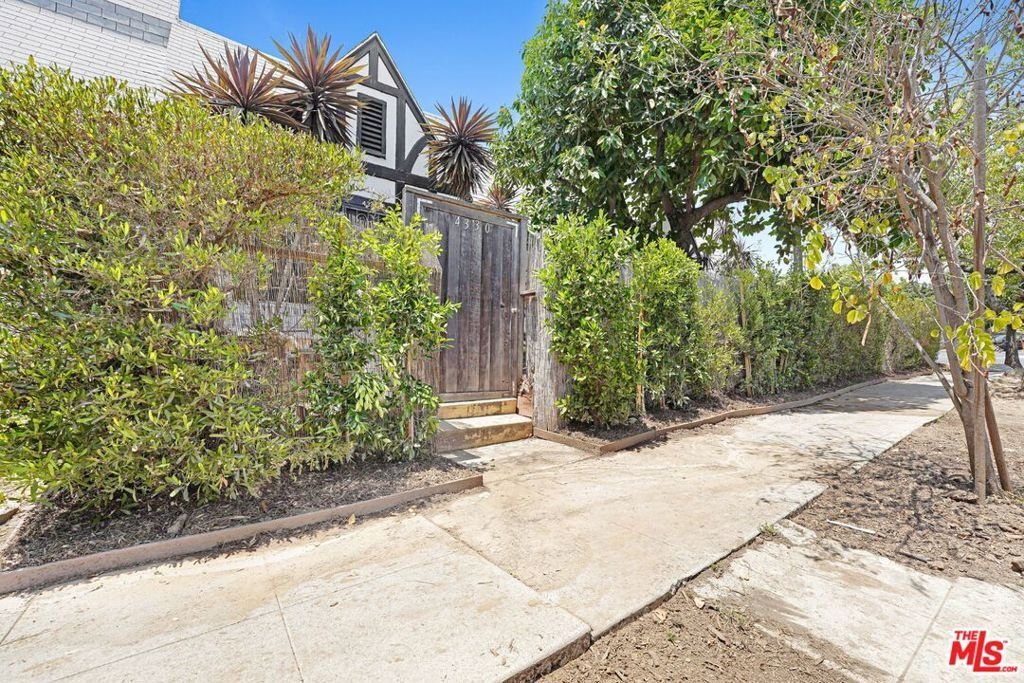 Los Angeles, California, United States 5 - 18253811